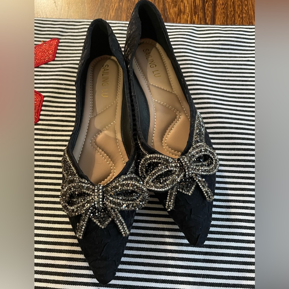 NEW Bow-Knot Pointed Toe Ballet Flats w/Crystal Bow Trim Comfy & Lightweight 8.5